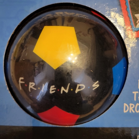 FRIENDS The One With The Ball Game - Picture 2 of 5